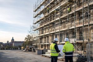 Építőipari projektcsúszás megelőzése állványozás tervezésével